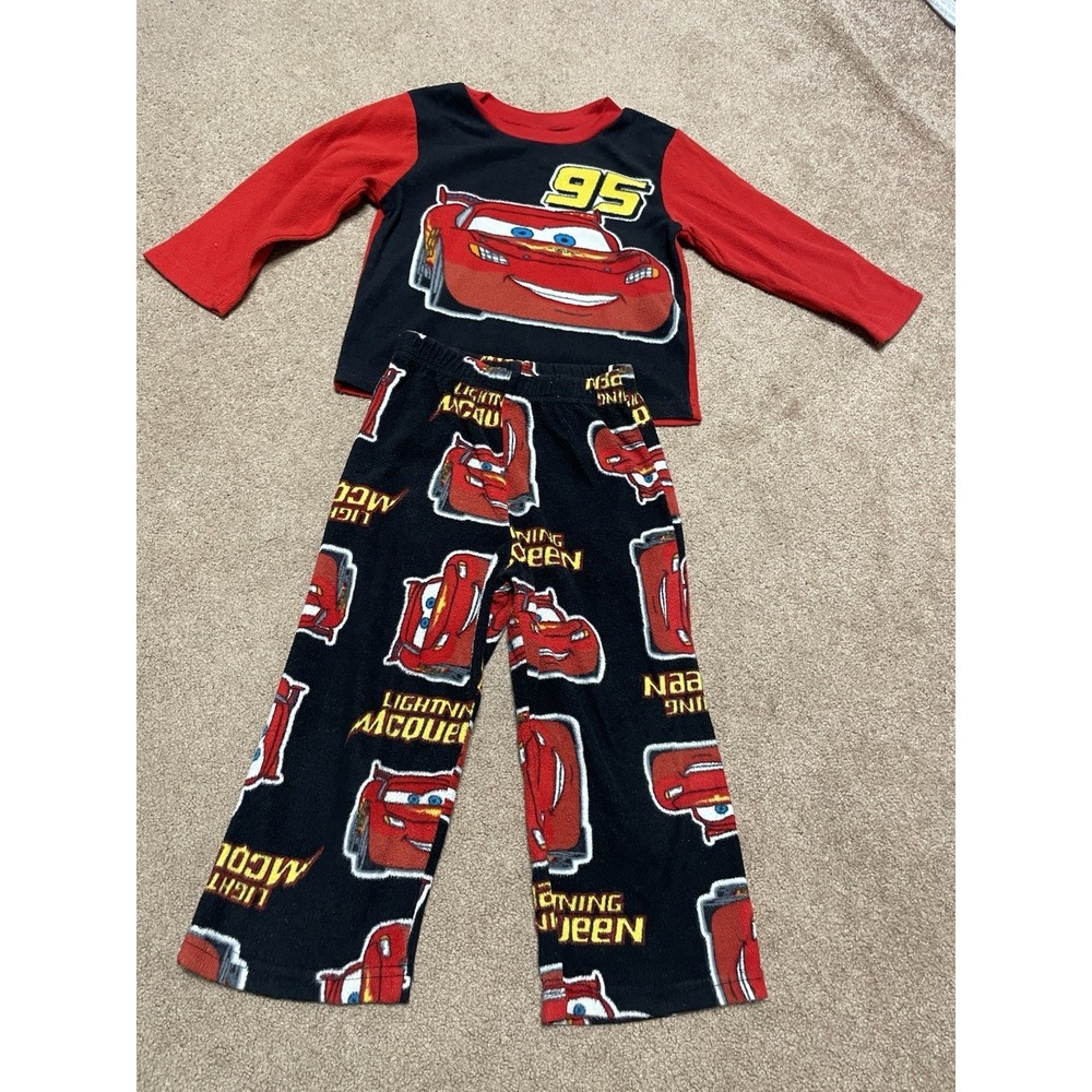 Disney Pixar Cars 2 Lightning McQueen Toddlers Pajama Set Red Black Yellow 4T